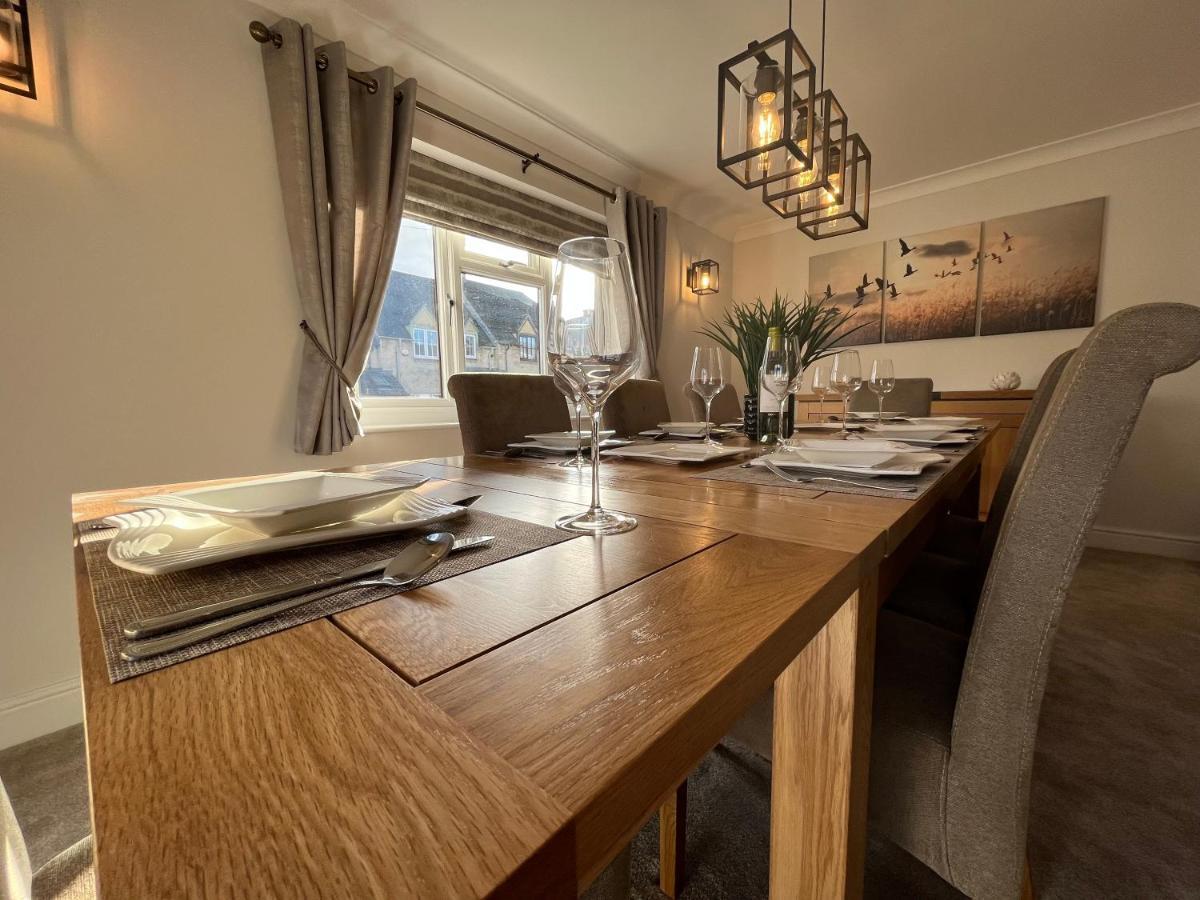Luxurious 4 Bedroom Home In The Heart Of The Cotswolds With Hot Tub! Stow-on-the-Wold المظهر الخارجي الصورة