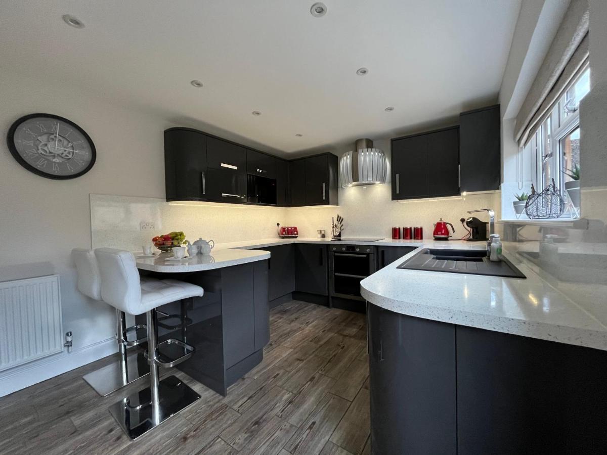 Luxurious 4 Bedroom Home In The Heart Of The Cotswolds With Hot Tub! Stow-on-the-Wold المظهر الخارجي الصورة